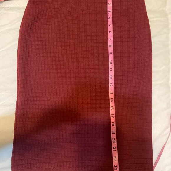 Burgandy skirt and matching floral blouse with removable gold necklace - Picture 10 of 13